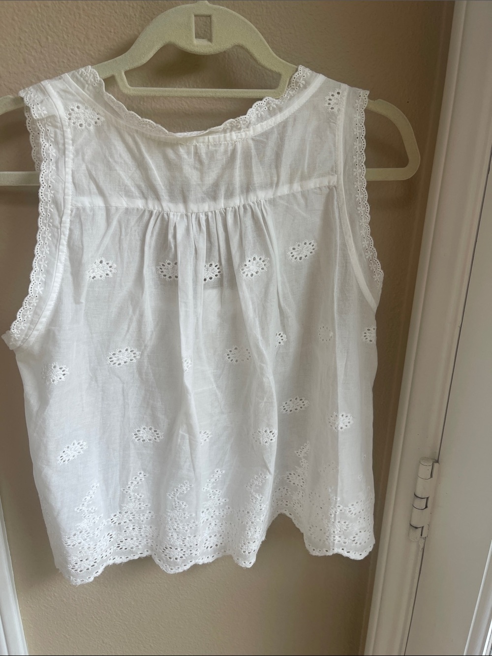 White Eyelet Lace Tank Top - Picture 3 of 4
